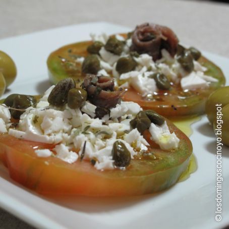 Tomate con queso de Burgos y anchoas