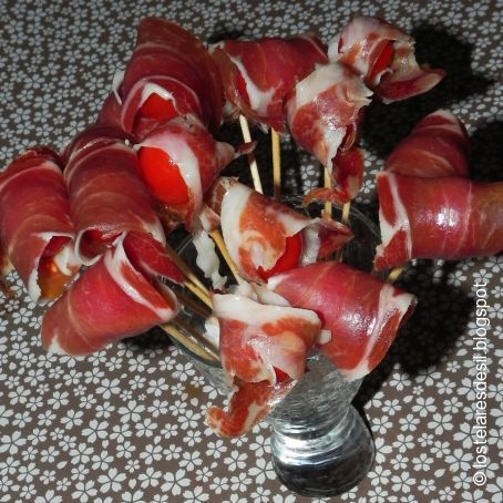 Brocheta de tomate cherry con jamón ibérico