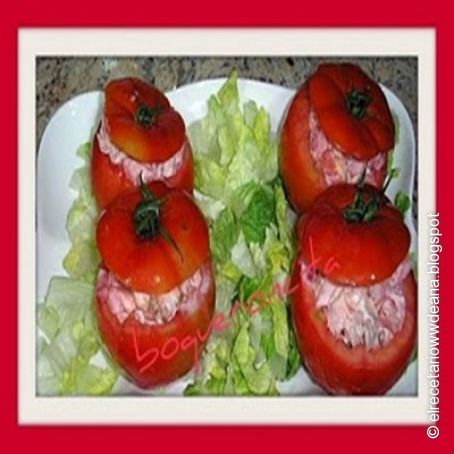 Tomates rellenos de atún