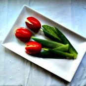 Tulipanes de tomates rellenos