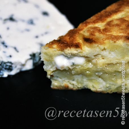 Tortilla de patatas y queso azul