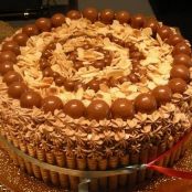 Torta cubierta de Pirulín con relleno de chocolate