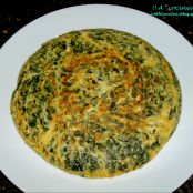 Tortilla de acelgas o espinacas con quesitos y piñones