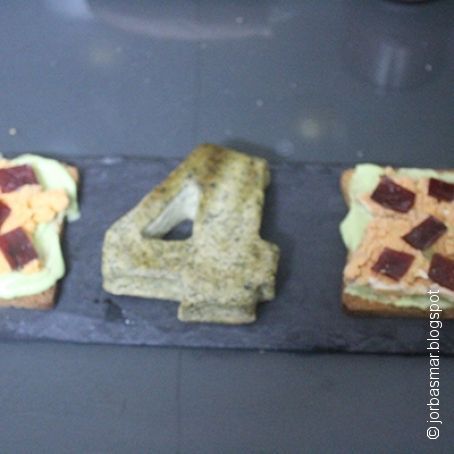 Tostadas con cabracho y tortilla de algas