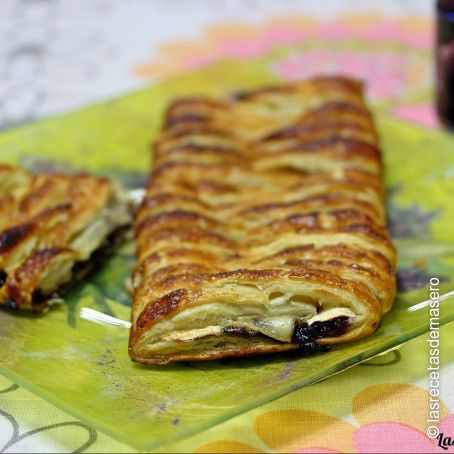 Trenza de hojaldre caramelizada de queso brie y mermelada de moras