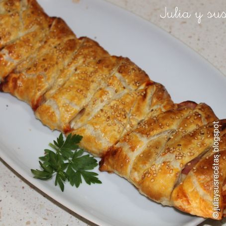 Trenza de hojaldre rellena de jamón serrano y queso