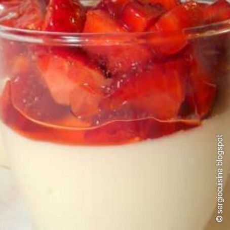 Mousse de chocolate blanco con fresas