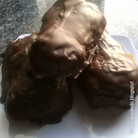 Cañas rellenas de chocolate