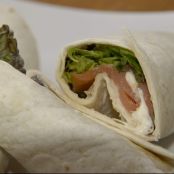 Wraps de salmón ahumado con salsa de mostaza y miel