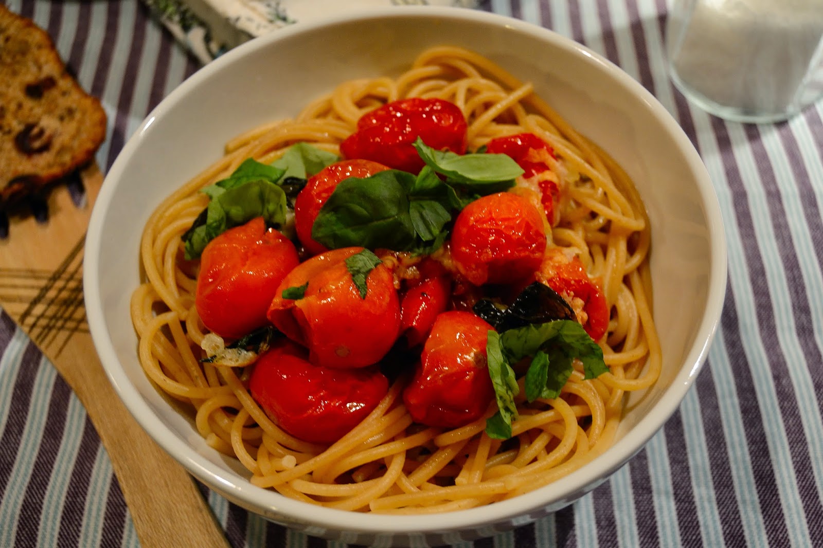 Espaguetis con tomates asados